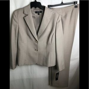 Kasper Women’s Suit 18 Jacket 12 Pants
